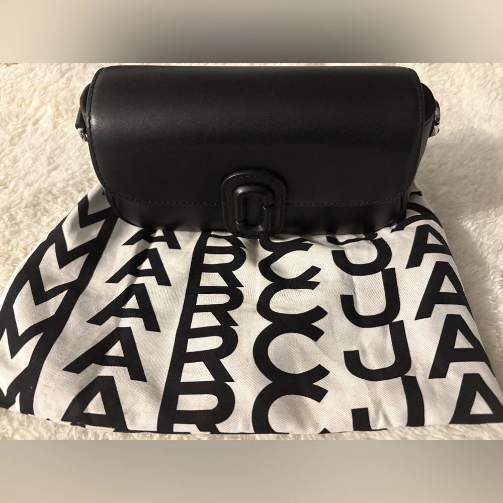 Marc Jacobs Black Crossbody Bag with Minimalist Design
